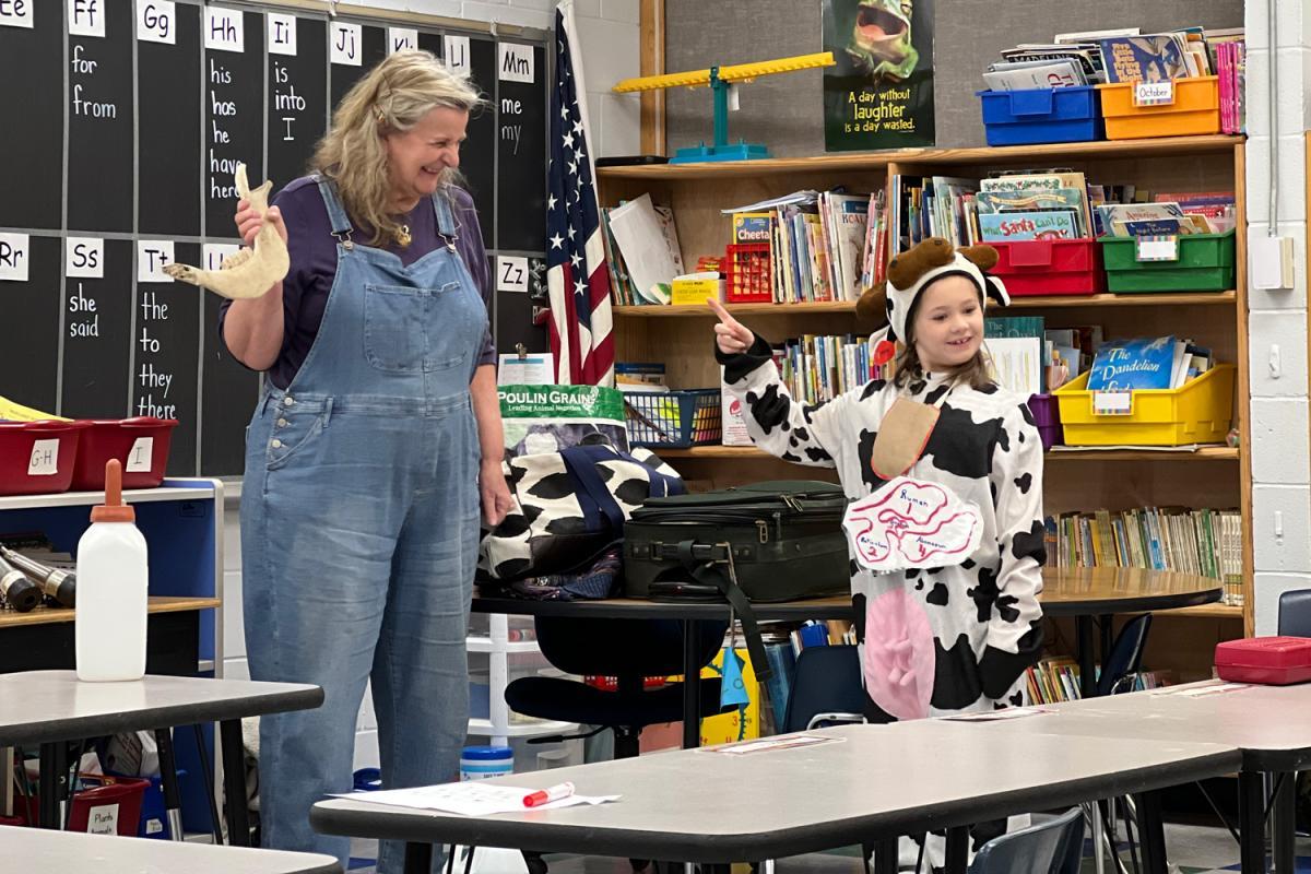 Educator Virginia Holiman visits a Vermont classroom to teach kids about dairy farming and prepare students for visiting a local farm. Here, they're using our "Dress Up a Cow" activity to understand a cow's anatomy. Educator Virginia Holiman visits a Vermont classroom to teach kids about dairy farming and prepare students for visiting a local farm. Here, they're using our "Dress Up a Cow" activity to understand a cow's anatomy.